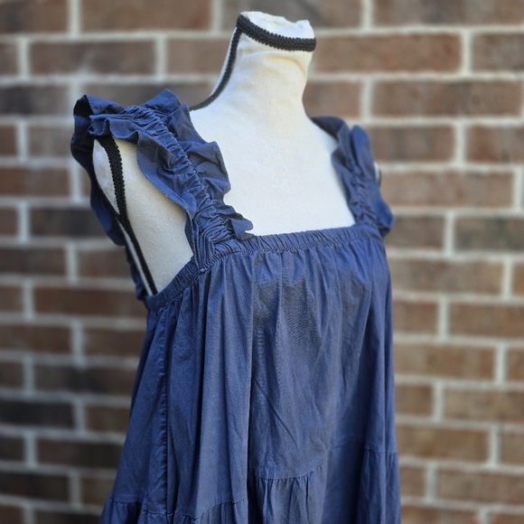 Italian-made Blue Sleeveless Midi Dress - Picture 2 of 8